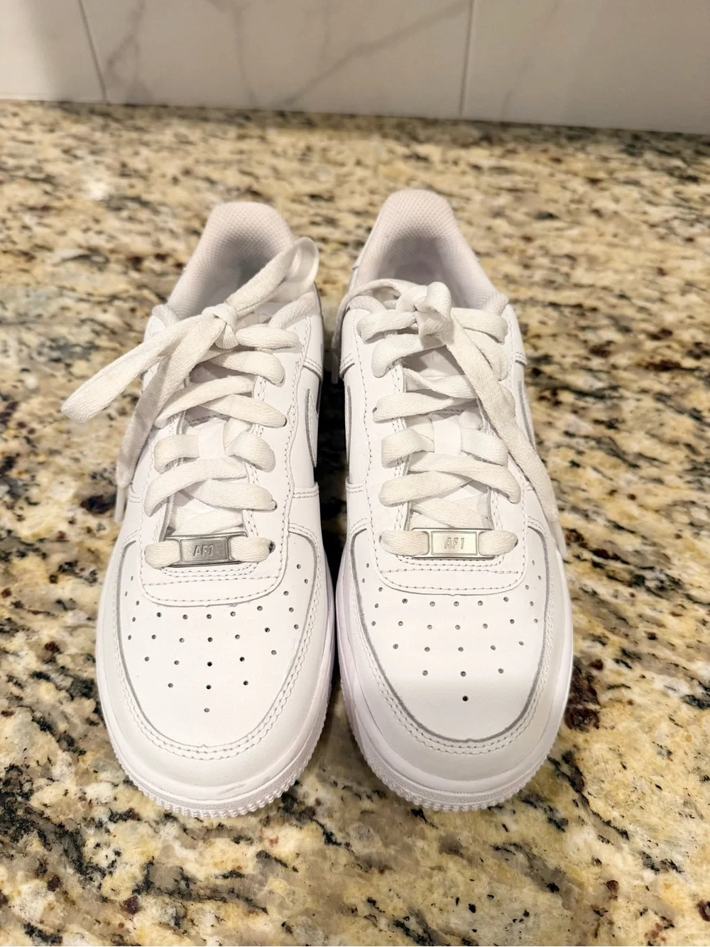 Nike Air Force 1 Unisex White Low Top Lace-Up size 4Y